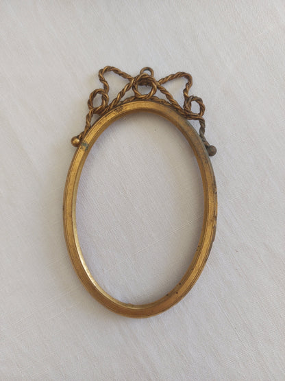 Cadre médaillon doré