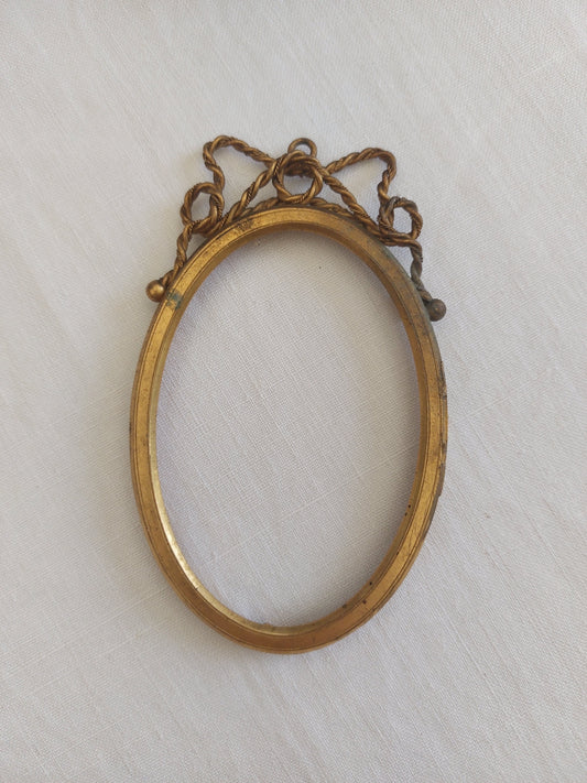 Cadre médaillon doré