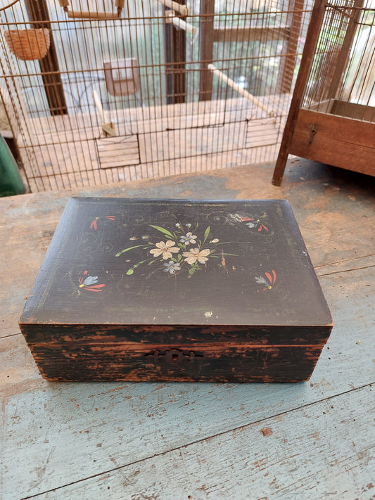 Coffret ancien en bois peint