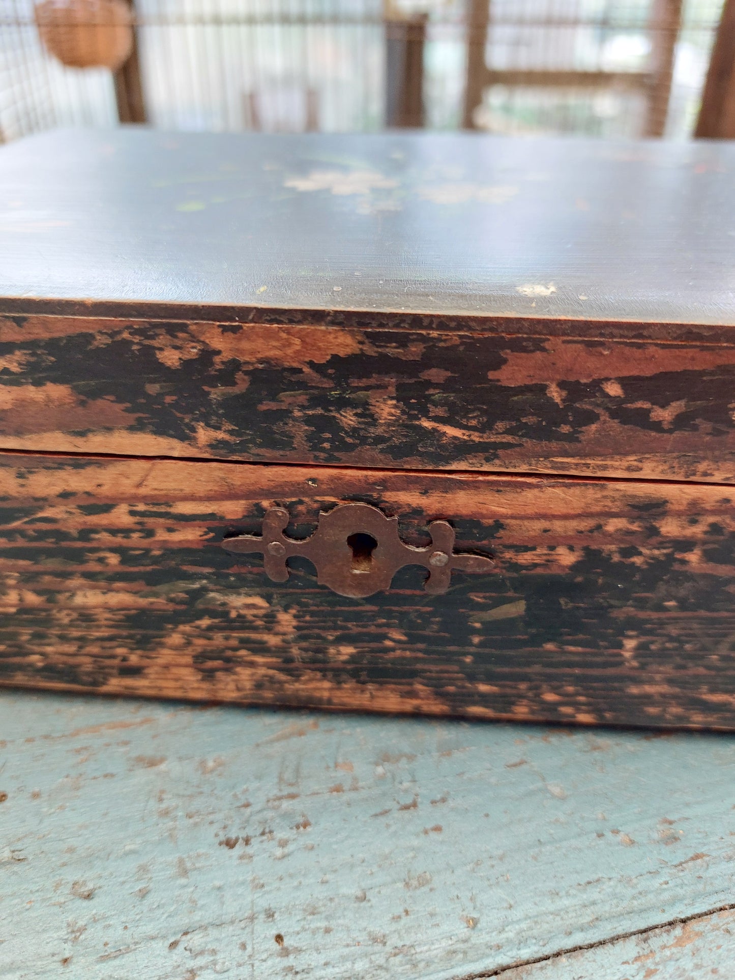 Coffret ancien en bois peint