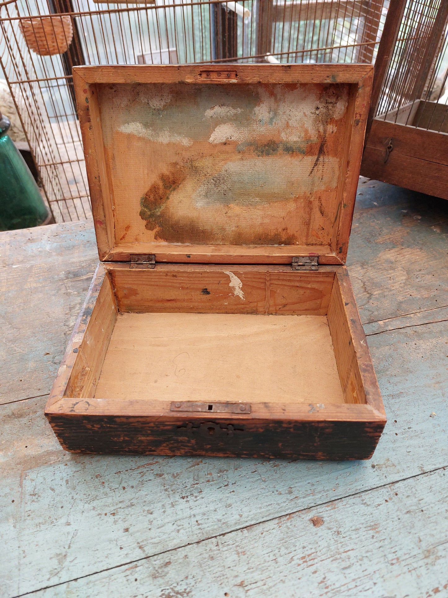 Coffret ancien en bois peint