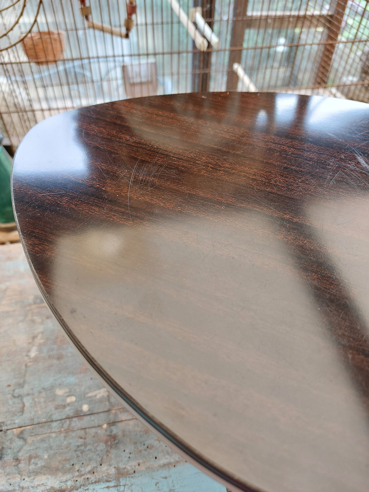 Table basse tripode années 50 en formica