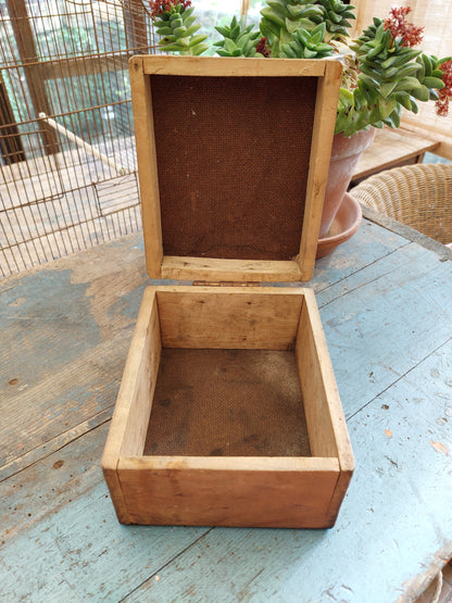 Coffret ancien en bois et formica vert