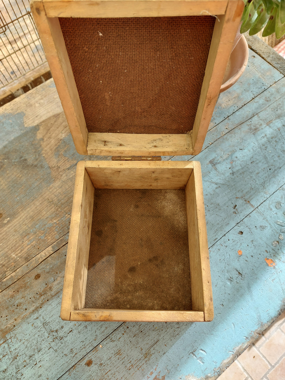 Coffret ancien en bois et formica vert