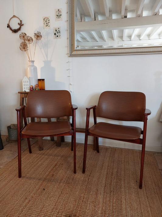 Paire de fauteuils hongrois par ágnes Kígyóssy modèle Claus