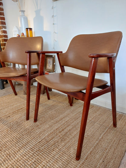 Paire de fauteuils hongrois par ágnes Kígyóssy modèle Claus