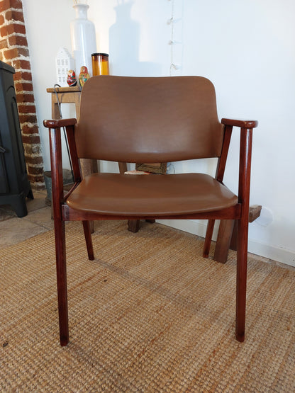 Paire de fauteuils hongrois par ágnes Kígyóssy modèle Claus