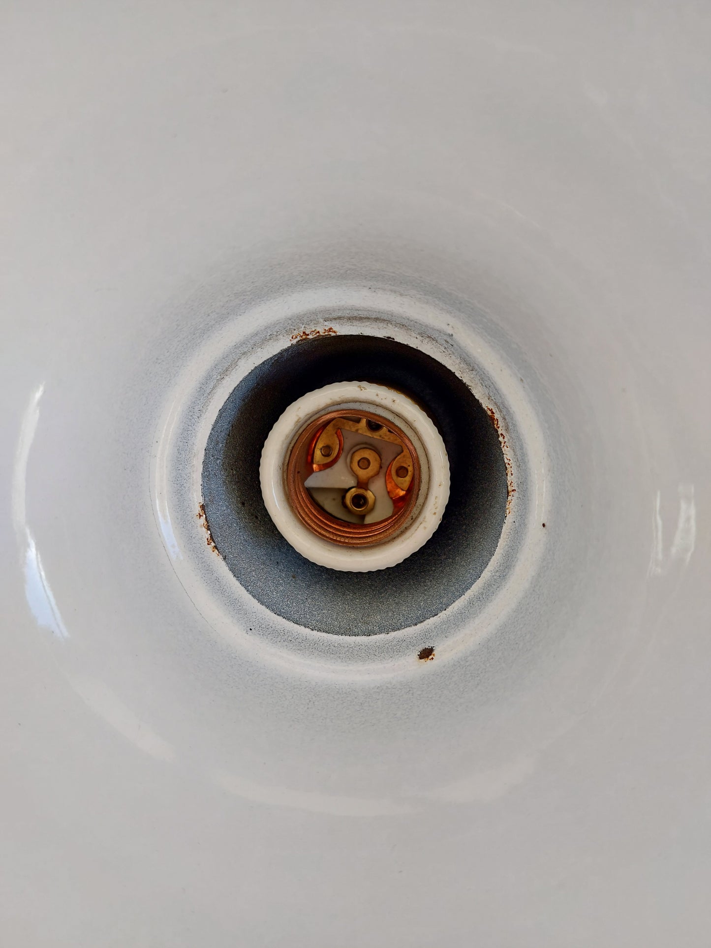 Suspension industrielle en émail noir, années 60