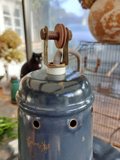Suspension industrielle en émail bleu marine, années 60
