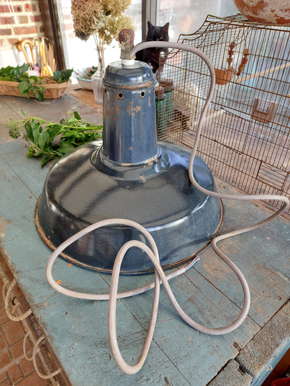 Suspension industrielle en émail bleu marine, années 60