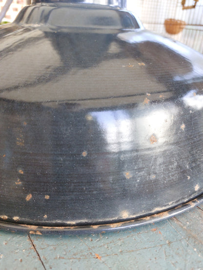 Suspension industrielle en émail bleu marine, années 60