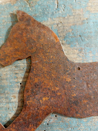 Plaque métal "Cheval à bascule" chinée en Arizona