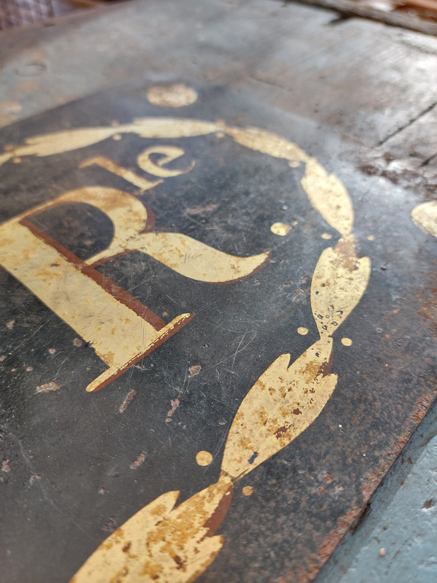 Enseigne vintage en métal "Cie Rle"