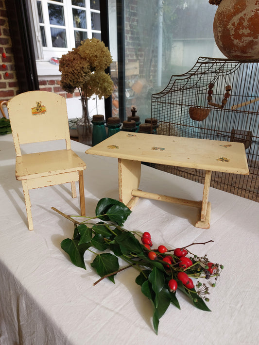 Mobilier de poupée ancien