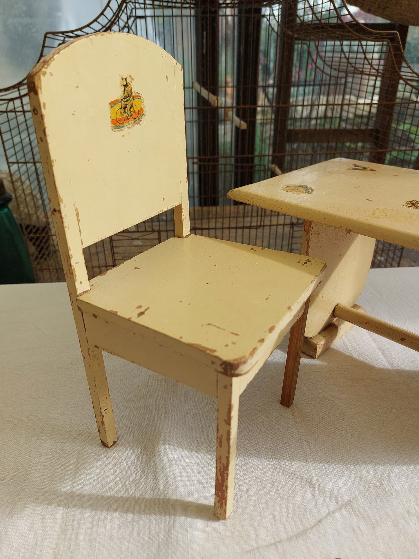 Mobilier de poupée ancien