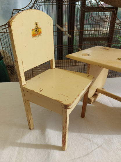 Mobilier de poupée ancien
