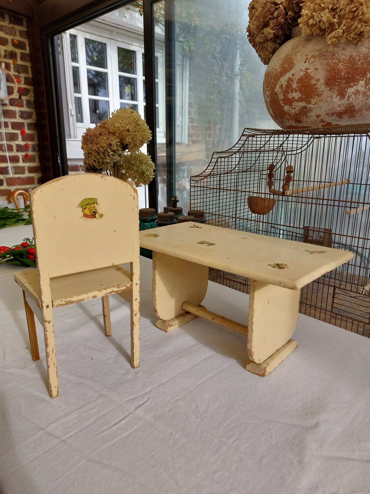 Mobilier de poupée ancien