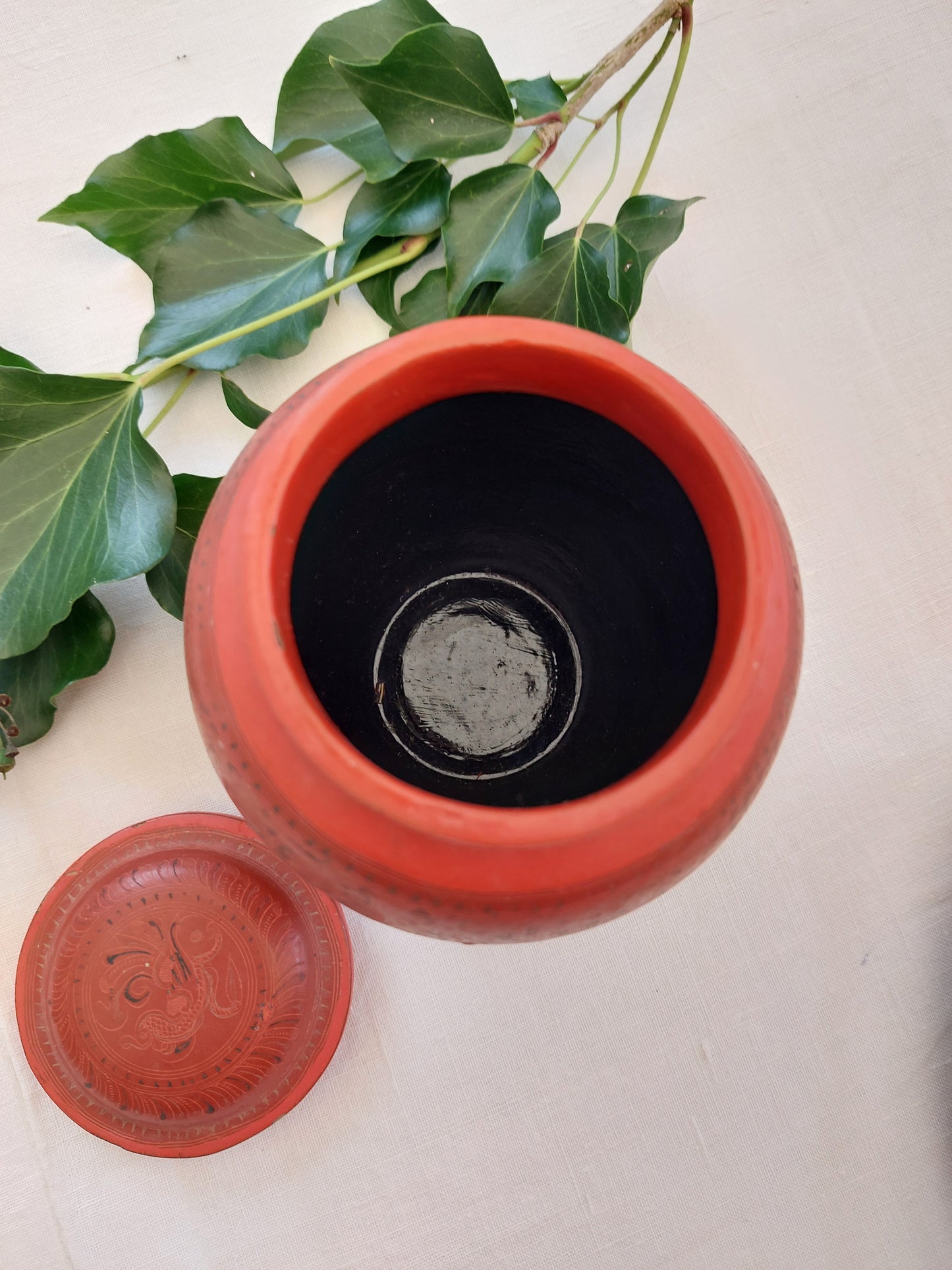 Pot à gingembre en laque rouge