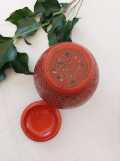 Pot à gingembre en laque rouge