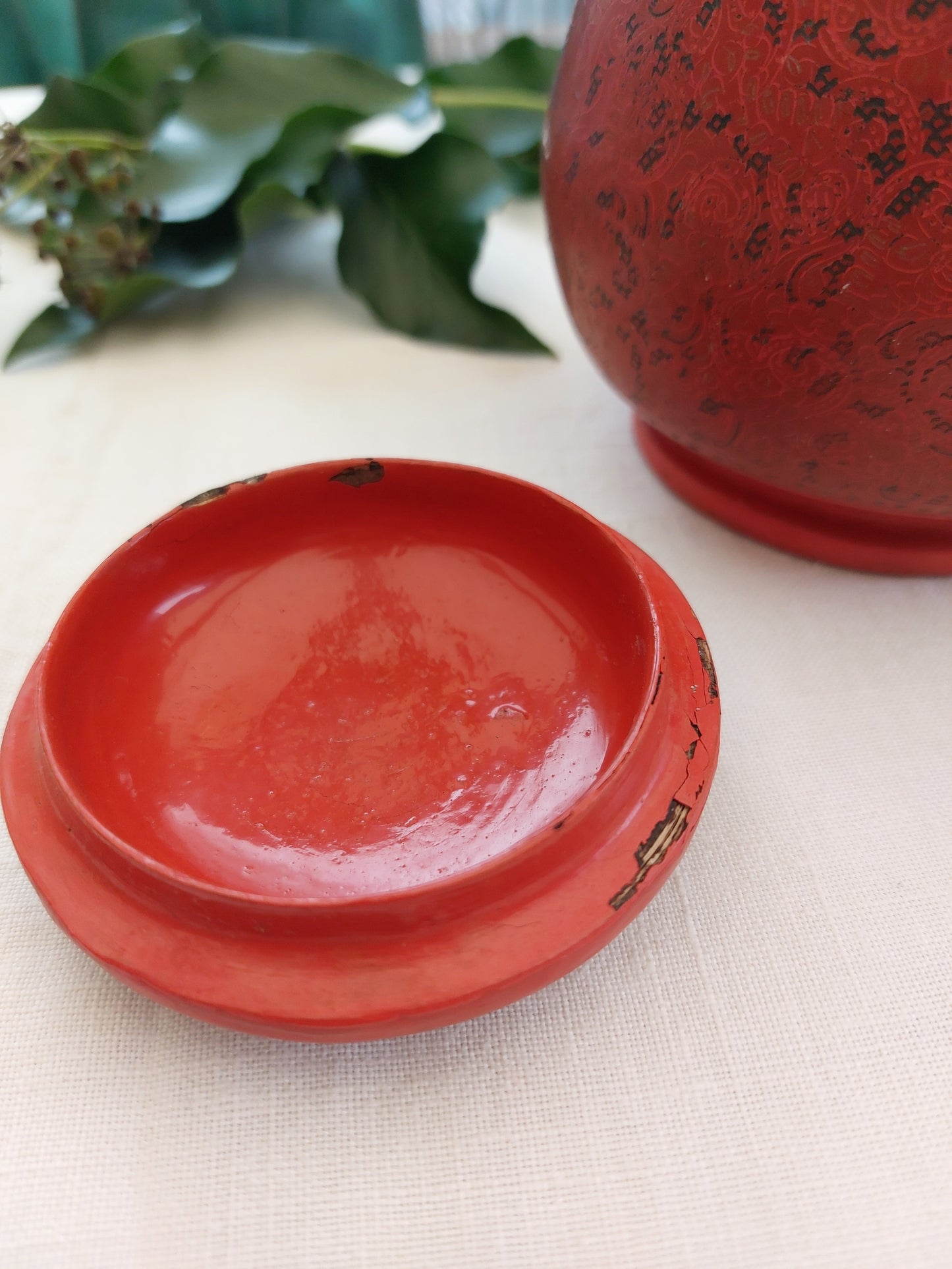 Pot à gingembre en laque rouge