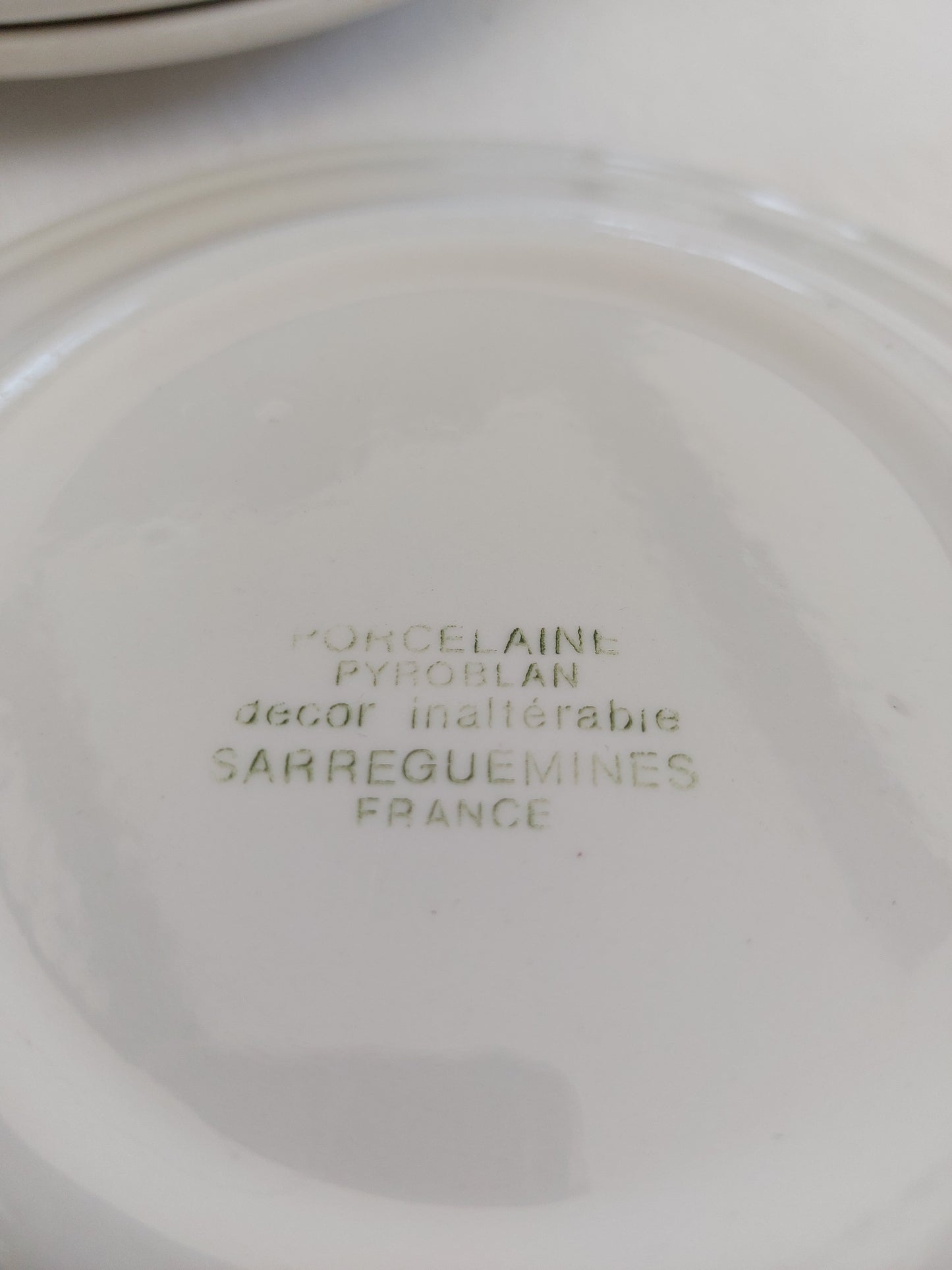 Lot de 6 assiettes à dessert et 2 plus petites Sarreguemines modèle « Oiseaux du paradis »