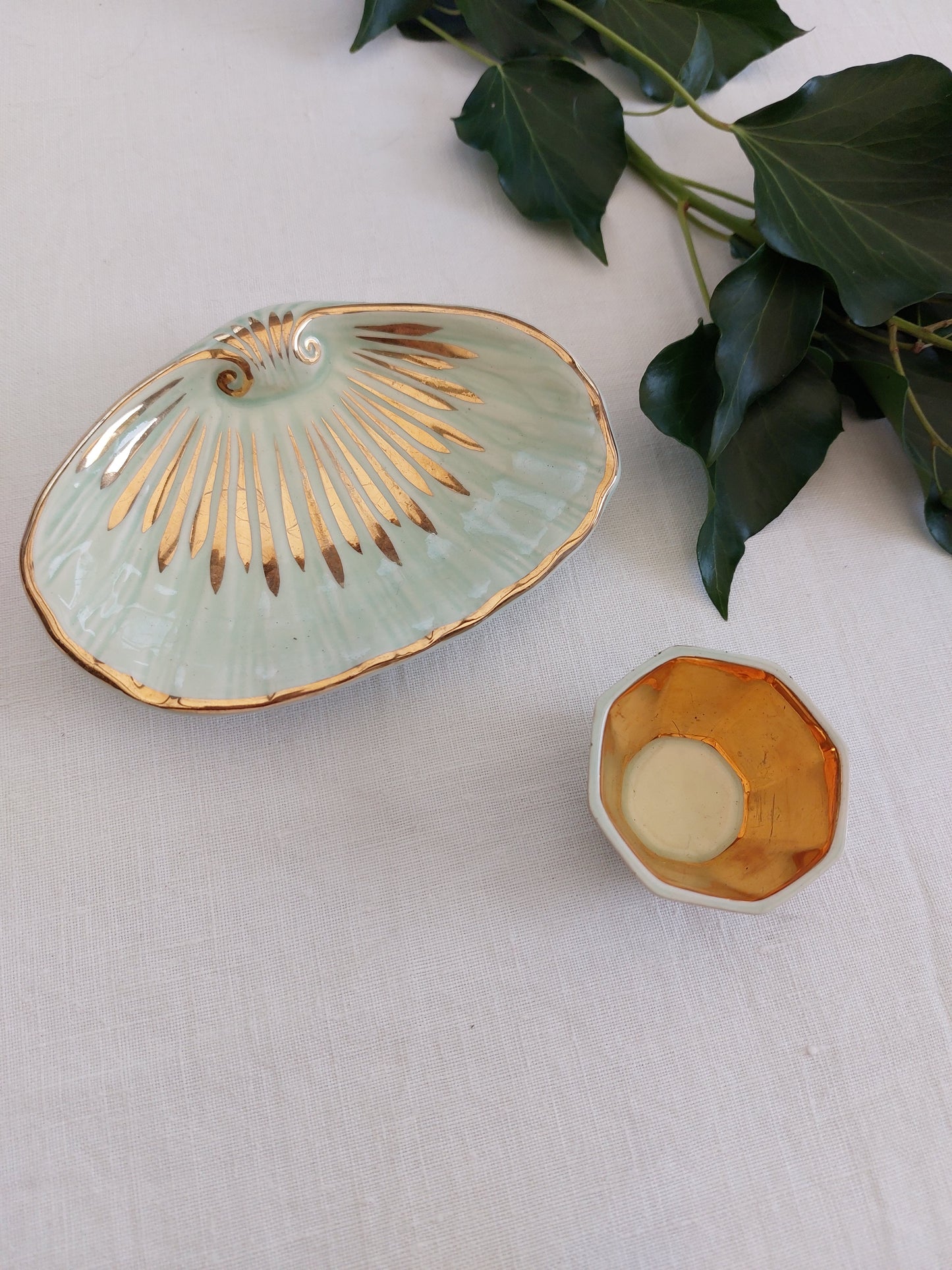 Porte savon et timbale vert d’eau et or ancien