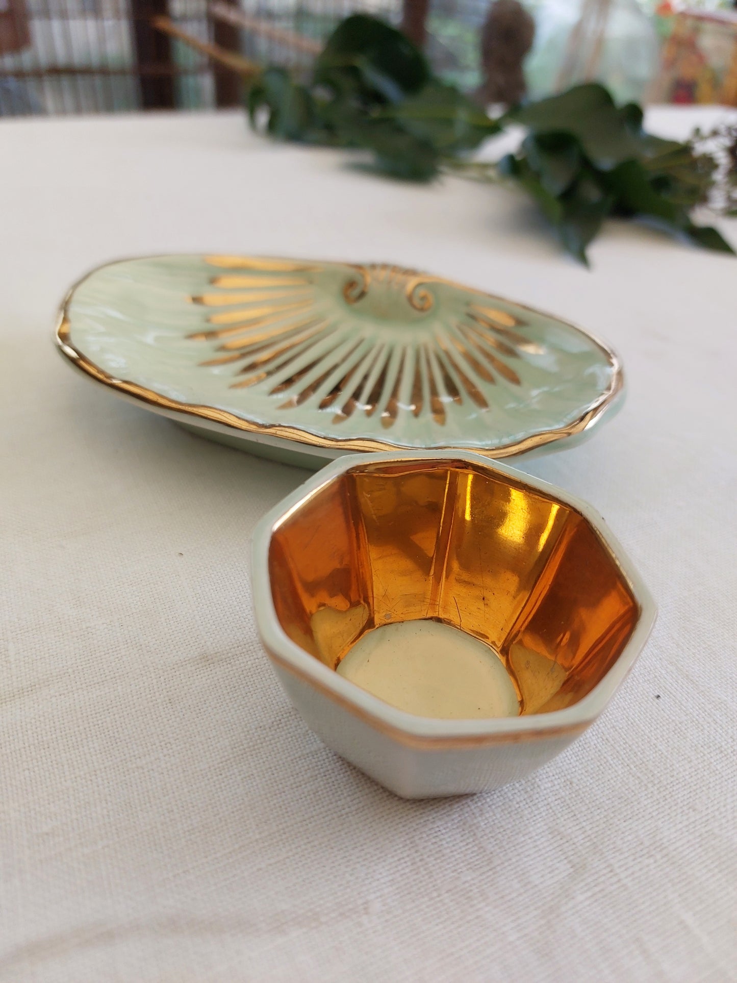 Porte savon et timbale vert d’eau et or ancien