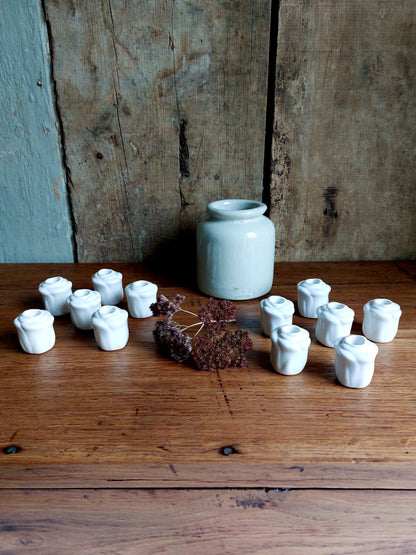 Lot de petits bougeoirs bouton de rose en céramique blanche