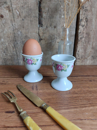 Lot de 2 coquetiers en faïence
