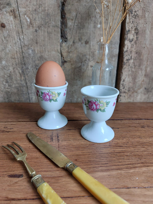 Lot de 2 coquetiers en faïence