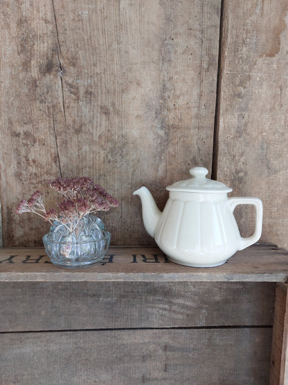 Petite théière ancienne