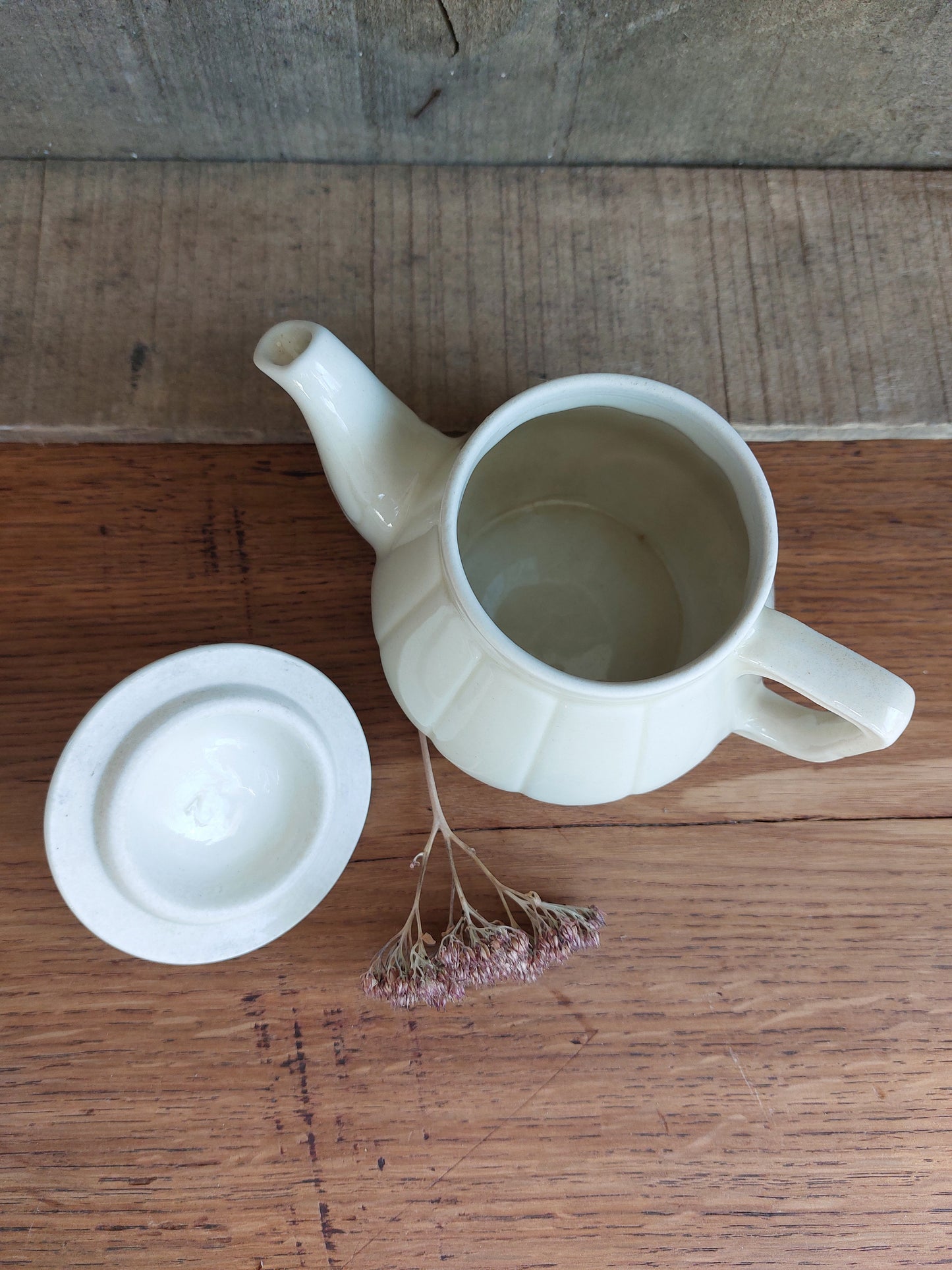 Petite théière ancienne