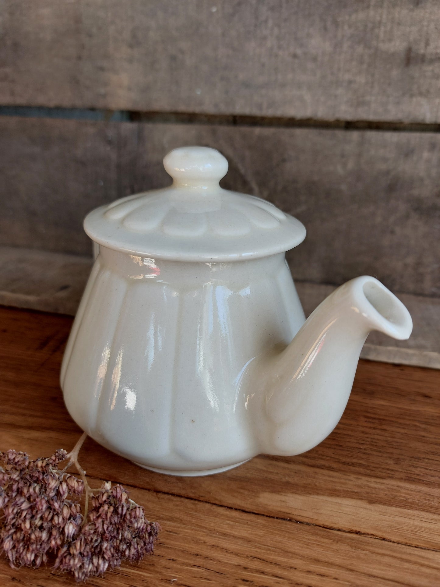 Petite théière ancienne