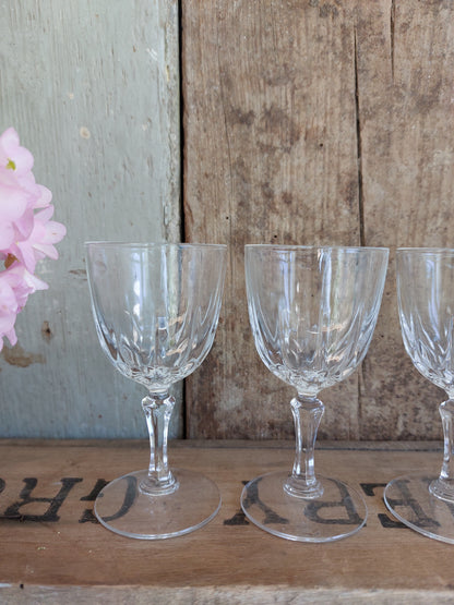 Lot de 6 petits verres sur pied