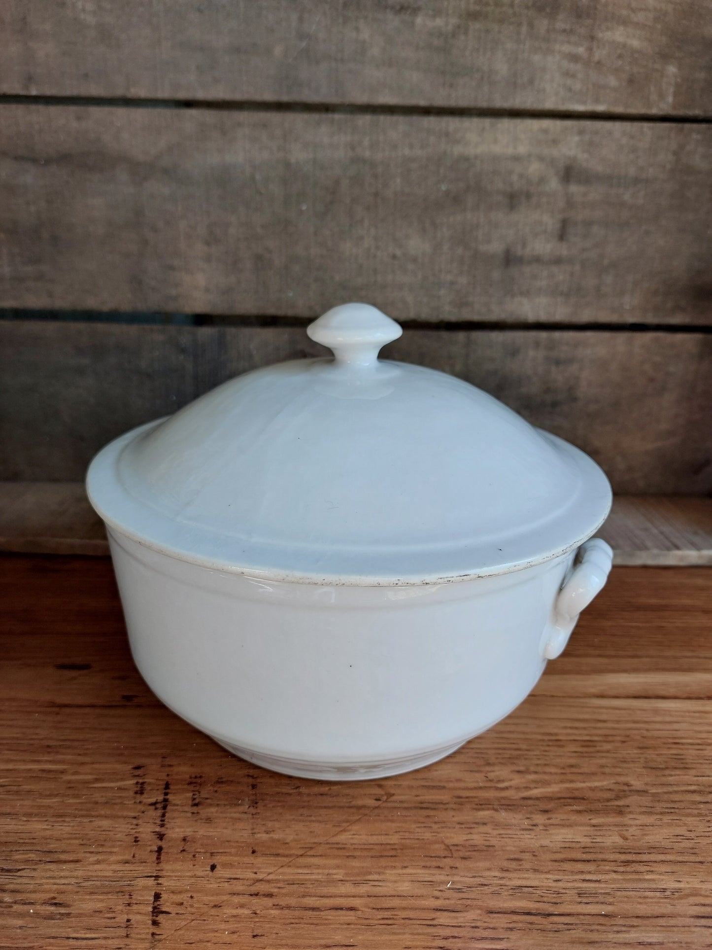 Petite soupière ancienne en faïence fine