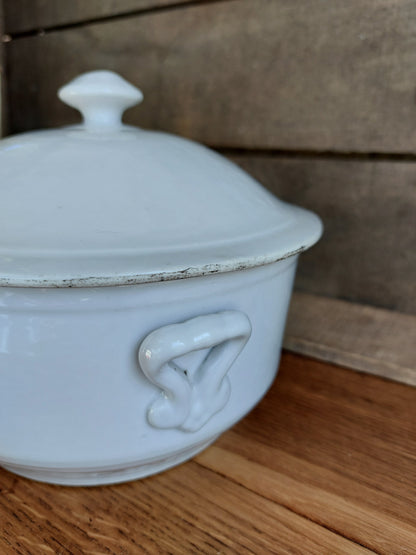 Petite soupière ancienne en faïence fine