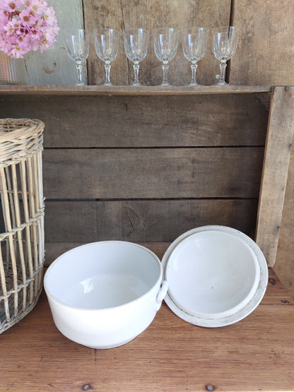 Petite soupière ancienne en faïence fine