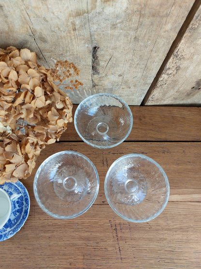 Lot de 3 coupes sur pied