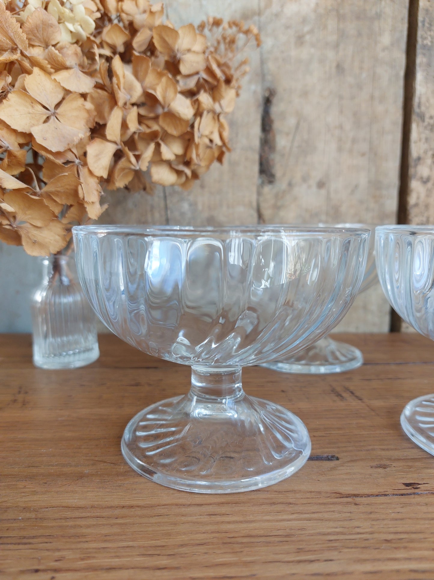 Lot de 3 coupes sur pied