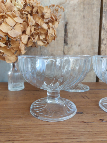 Lot de 3 coupes sur pied