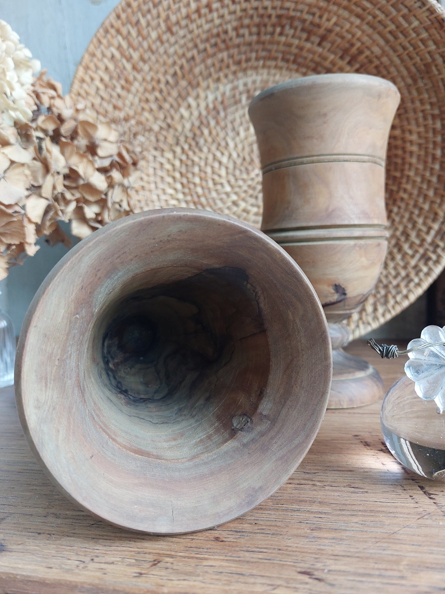 Lot de 2 vases anciens en bois tourné