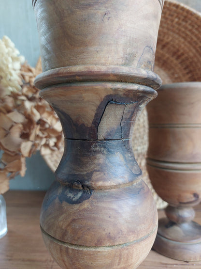 Lot de 2 vases anciens en bois tourné