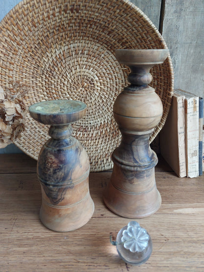 Lot de 2 vases anciens en bois tourné