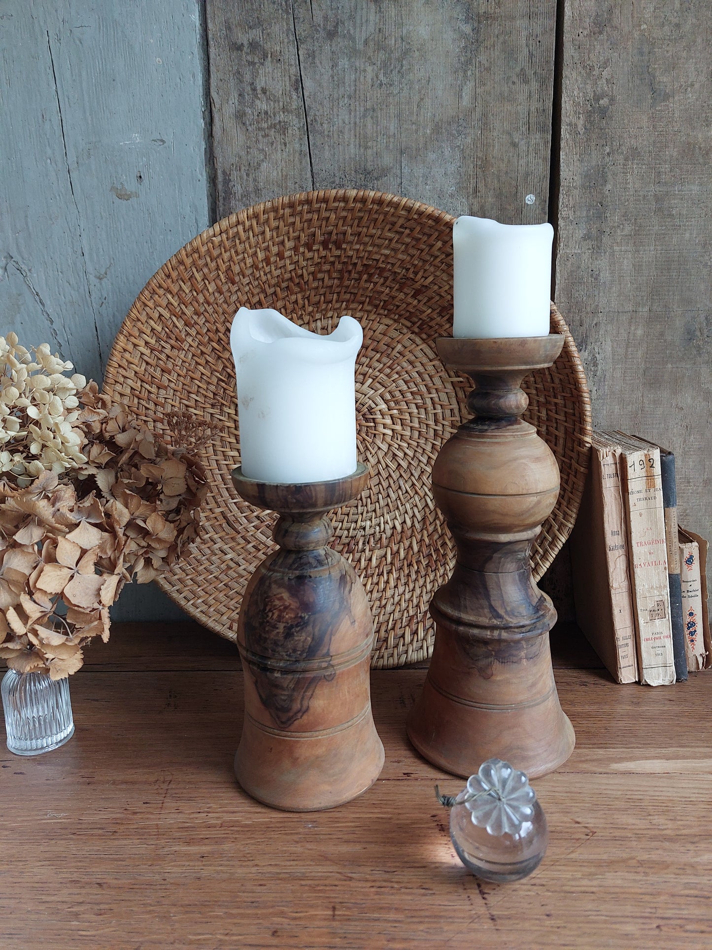 Lot de 2 vases anciens en bois tourné