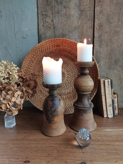 Lot de 2 vases anciens en bois tourné
