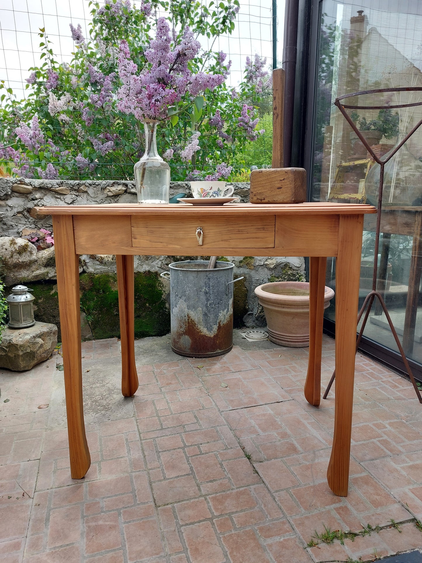 Petite table ancienne