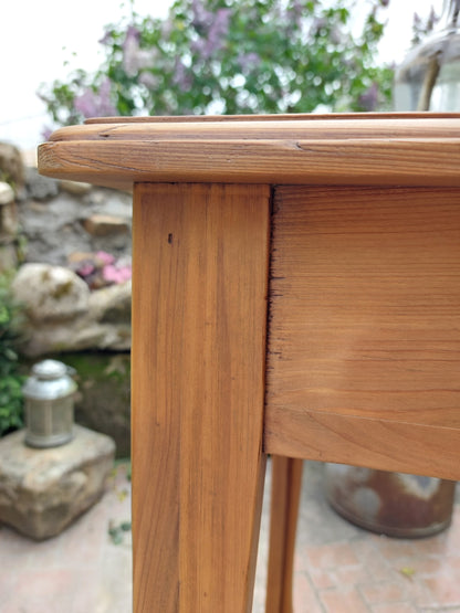 Petite table ancienne
