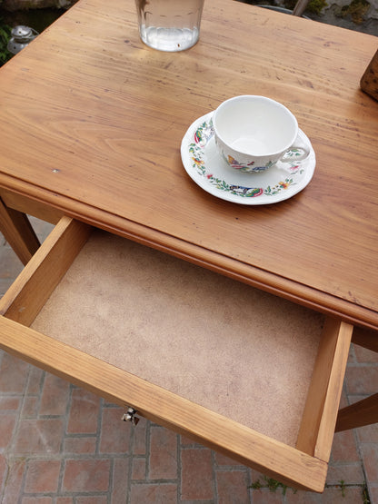 Petite table ancienne