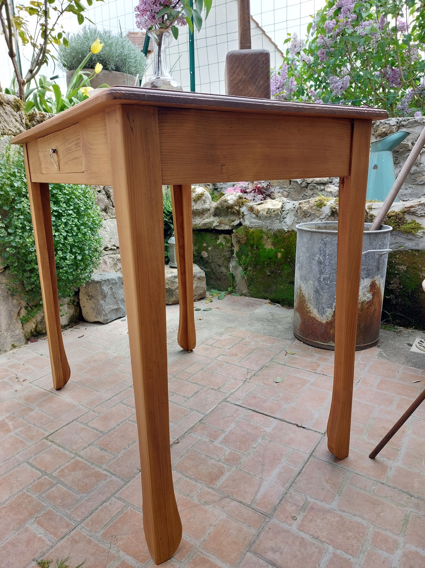 Petite table ancienne