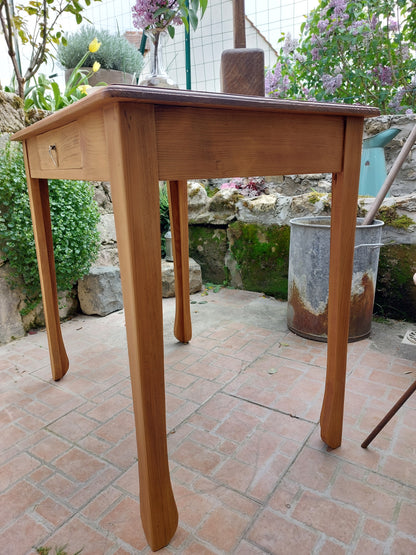 Petite table ancienne